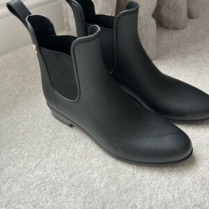 LIKE NEW WOMENS MICHAEL KORS BLACK CHARM RAINBOOTIES SIZE 8